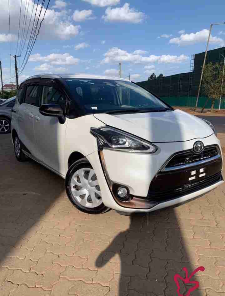 Toyota Sienta - 2016