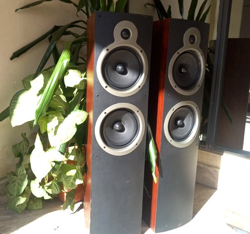 Wharfadale floorstanding speakers